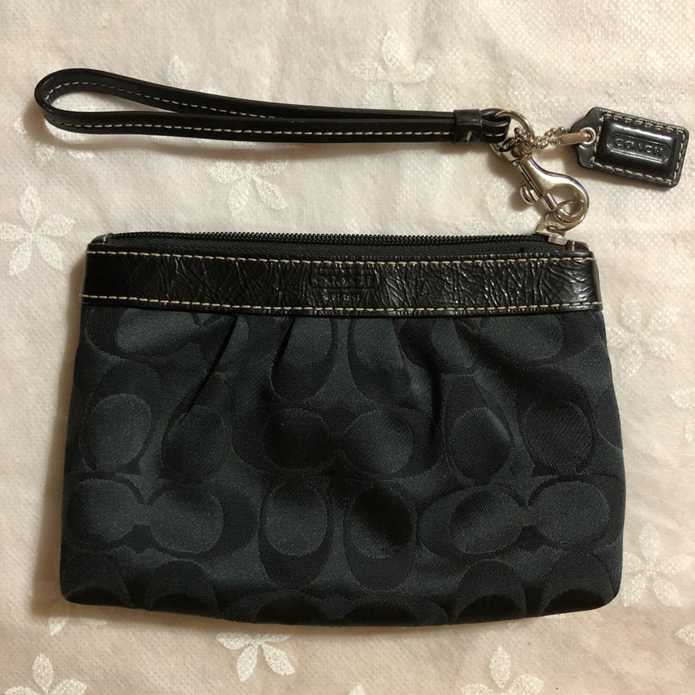 Black Coach Wristlet 🖤